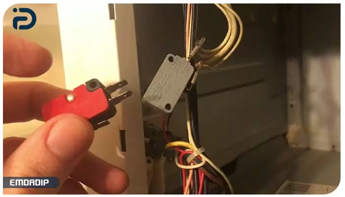 خرابی سوییچ درب و تاثیر آن در گرم نشدن ماکروفر