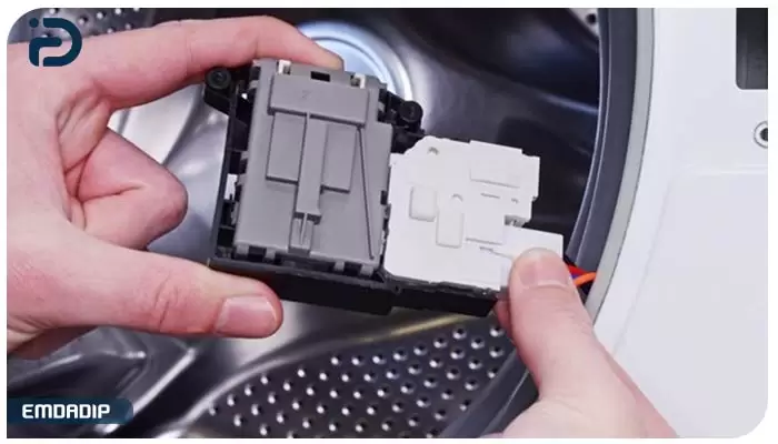 ایراد میکروسوئیچ درب و پکیج قفل یکی دیگر از علت های عدم آغاز کار لباسشویی