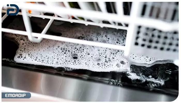 جمع شدن کف در درب از مشکلات رایج ماشین ظرفشویی