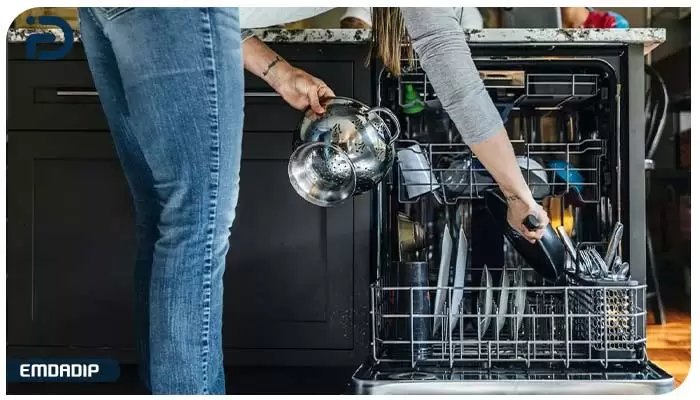 بی دقتی و عجله در هنگام برداشتن ظروف