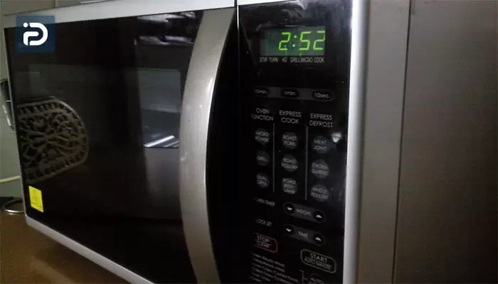 دلایل روشن شدن خودکار مایکروفر